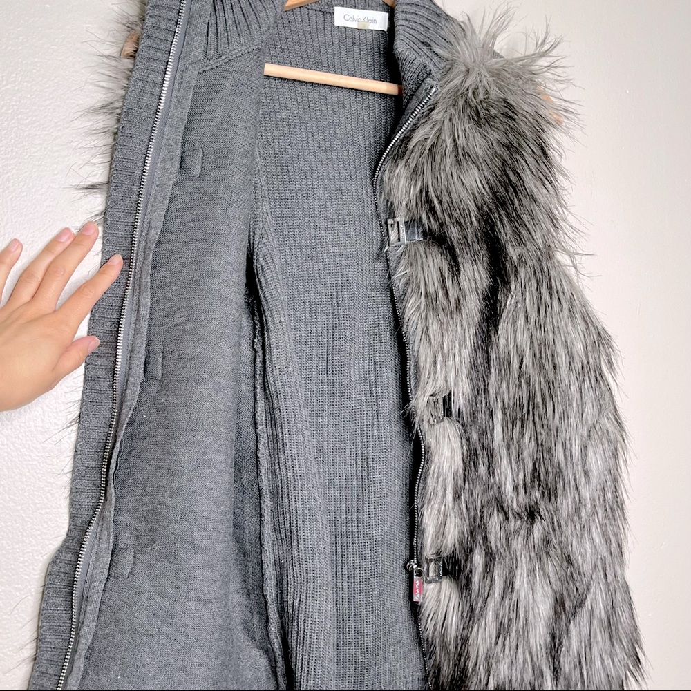 Calvin Klein Women's Gray Faux Fur Zip Buckle Sweater Vest Size S - Picture 6 of 9